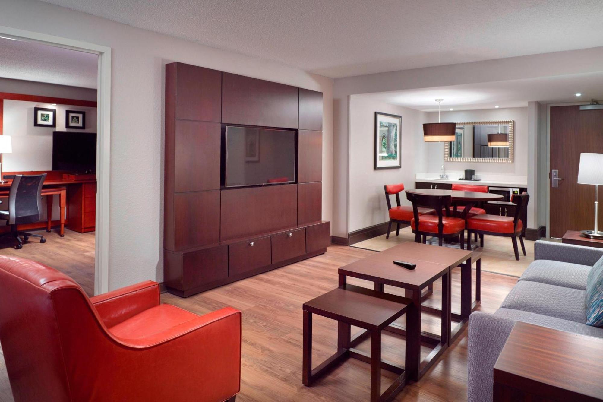 คอร์ทยาร์ด แอตแลนตา ดีเคเตอร์ ดาวน์ทาวน์/อีมอรี Hotel ภายนอก รูปภาพ